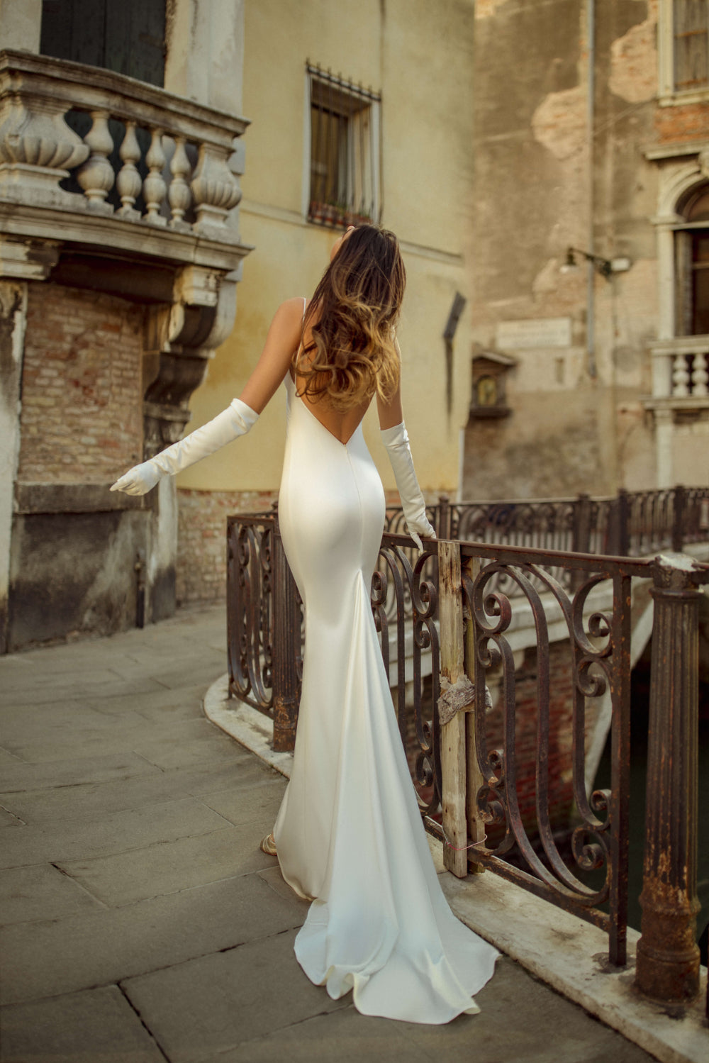 Wedding Dresses | RARA AVIS - Frea